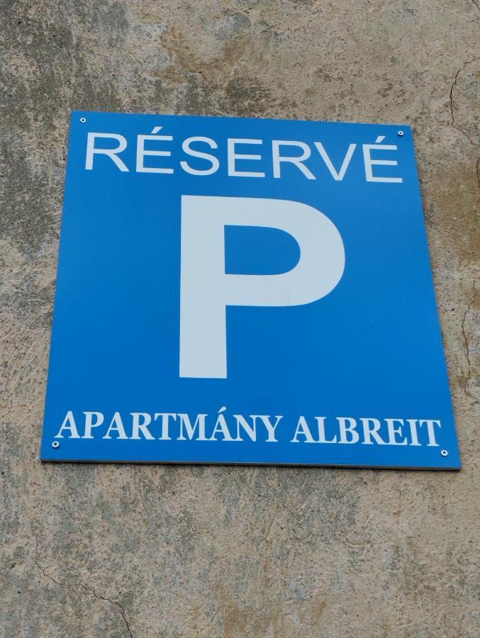 Apartman Albreit ヤーヒモフ エクステリア 写真