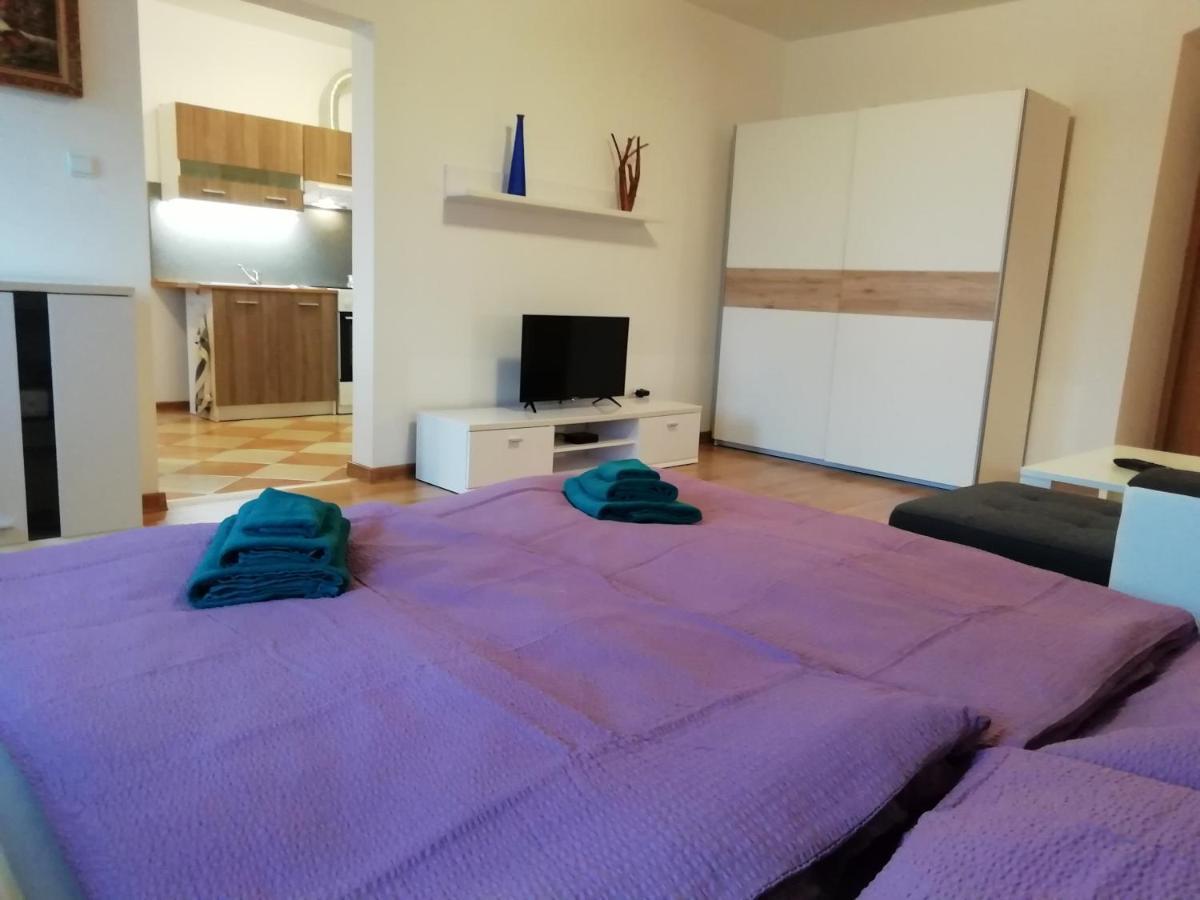 Apartman Albreit ヤーヒモフ エクステリア 写真