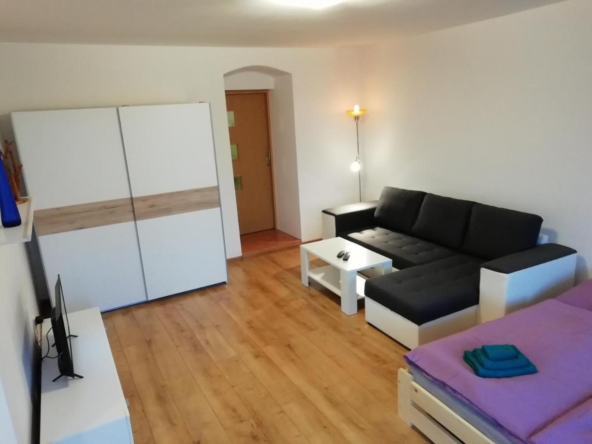 Apartman Albreit ヤーヒモフ エクステリア 写真